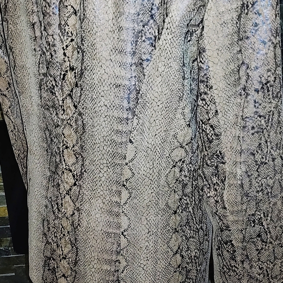 Snakeskin Pattern Women's Blazer - Picture 5 of 11